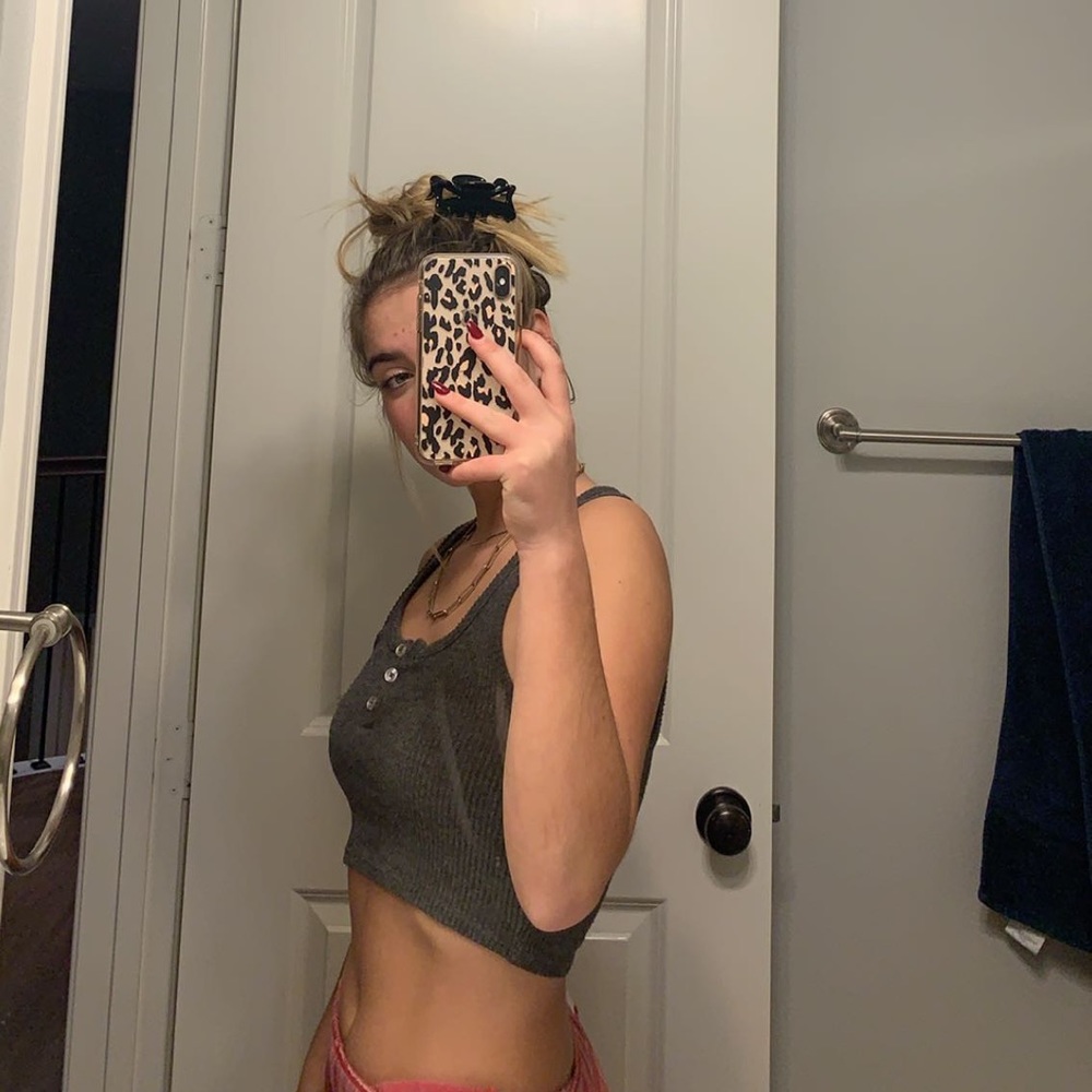 Cropped light grey top
